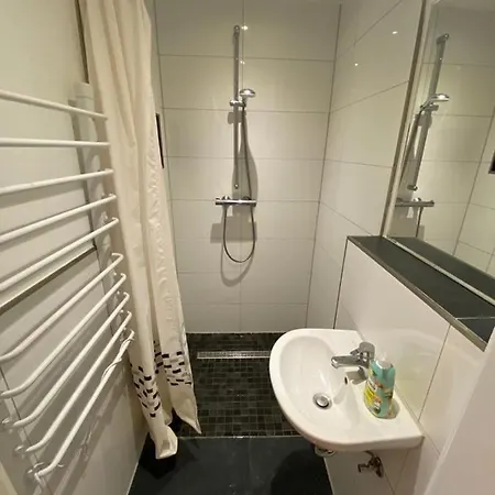 Studio-apartment Am Wehrhahn 38 * Dusseldorf